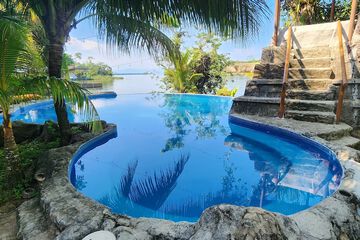 Pool waterfall