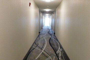 Ballroom/Hall 35 of 36