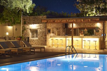 Poolside bar
