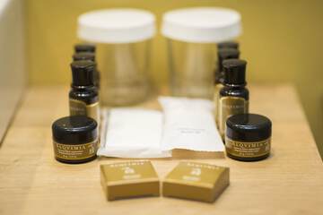 Bathroom amenities