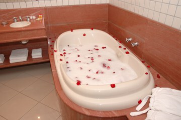 Jetted tub