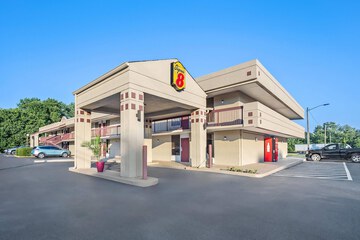 Super 8 by Wyndham Commerce