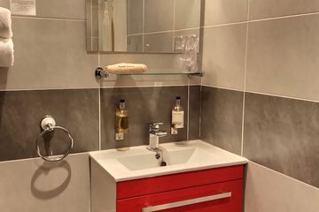 Bathroom sink