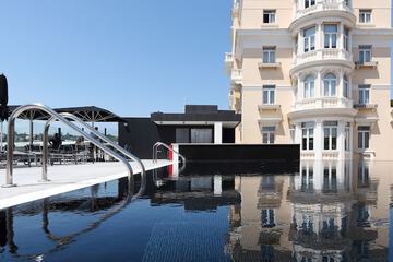 Pool waterfall