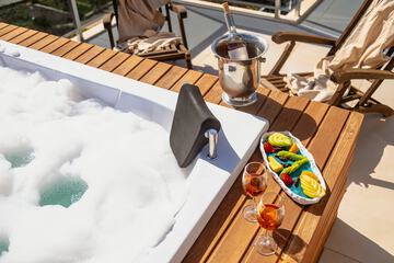 Jetted tub