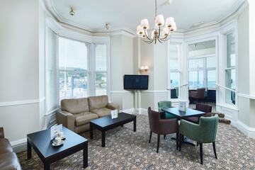 Lobby lounge