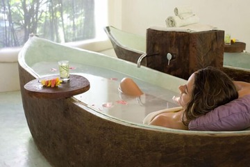 Deep soaking bathtub