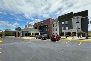 La Quinta Inn & Suites by Wyndham South Holland