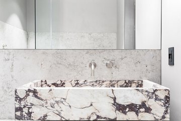 Bathroom sink