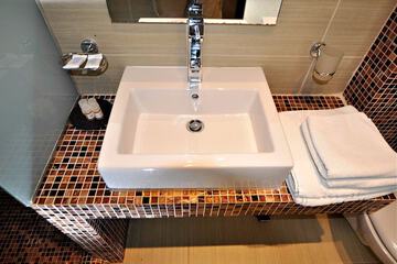 Bathroom sink