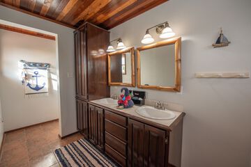 Bathroom sink