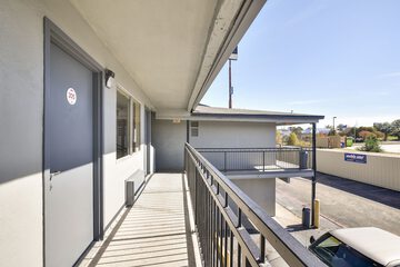 Ballroom/Hall 49 of 50