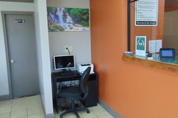 Business Center 36 of 38