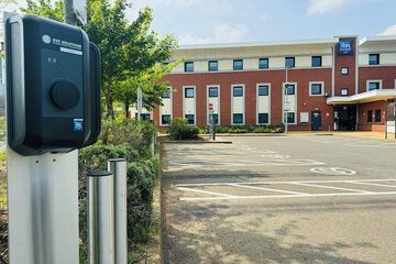 Electric vehicle charging station