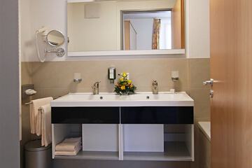 Bathroom sink