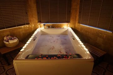 Jetted tub