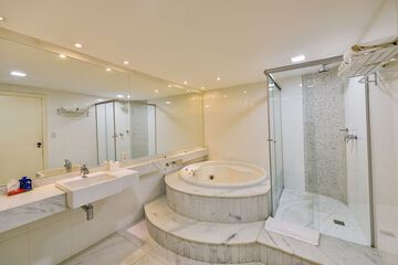 Jetted tub