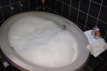 Jetted tub