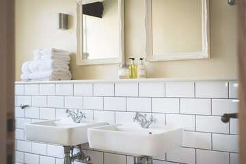 Bathroom sink