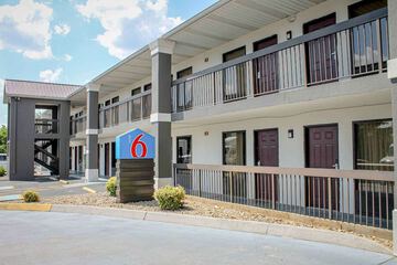 Motel 6 Knoxville TN - East