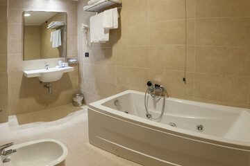 Jetted tub