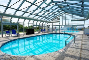Indoor/outdoor pool