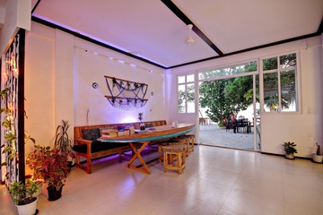 Lobby lounge