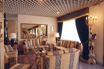 Lobby lounge
