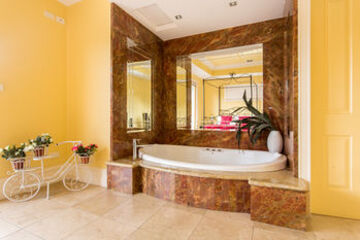 Deep Soaking Bathtub
