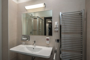 Bathroom sink