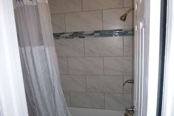 Deep soaking bathtub