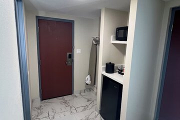 Room 9 of 10