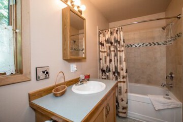 Deep Soaking Bathtub