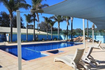 Indoor/outdoor pool