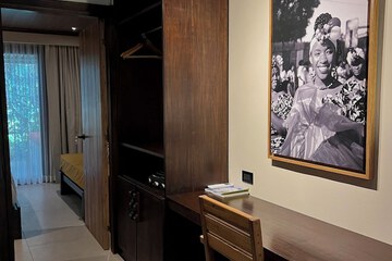 In-room business center