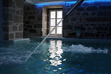 Indoor spa tub