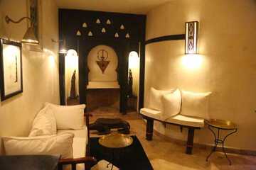 Lobby lounge