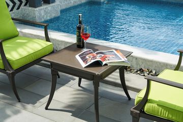 Poolside bar