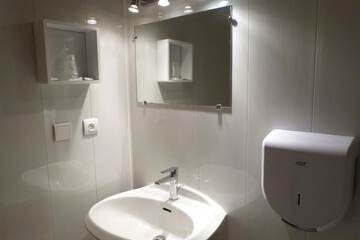 Bathroom sink