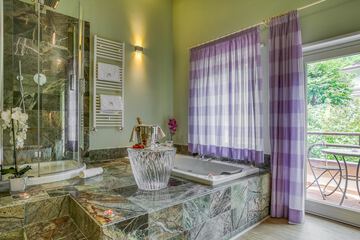 Private spa tub