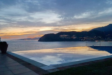 Infinity pool