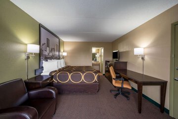 Super 8 by Wyndham Perrysburg / Toledo