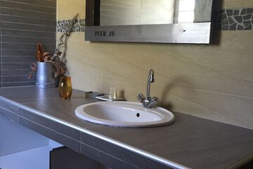 Bathroom sink