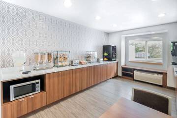 Breakfast/Coffee Service 21 of 25