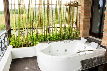 Outdoor spa tub