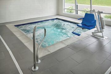 Indoor spa tub