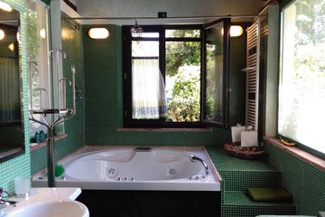 Private spa tub