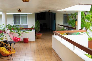 Handrails in hallways