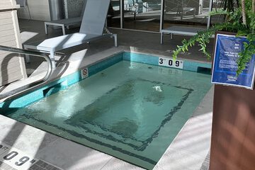 Indoor spa tub