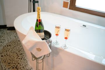 Champagne service